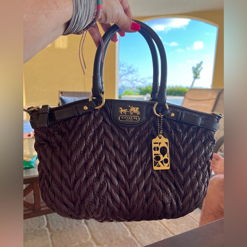 Beautiful chocolate brown Coach handbag. Perfect condition